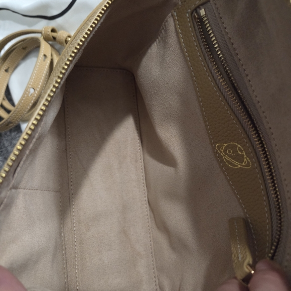 Oleada Elegant Tan Leather Handbag - Picture 11 of 15